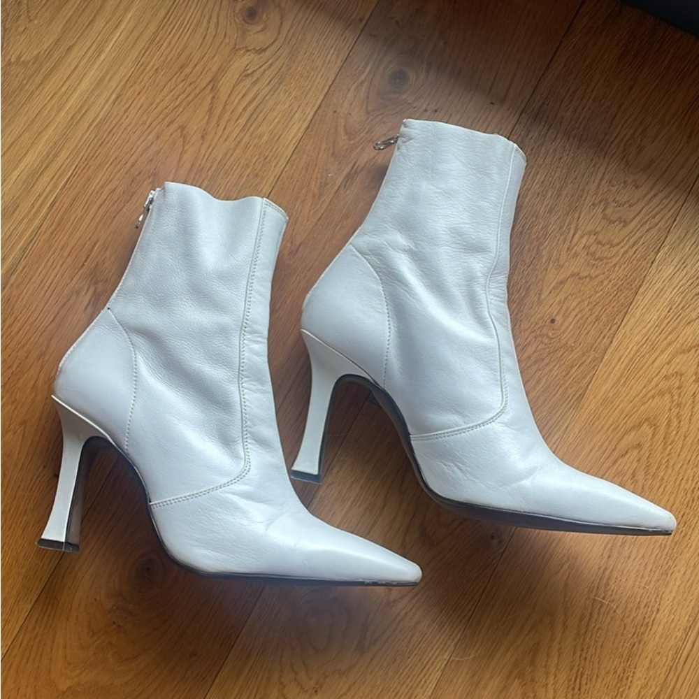 L’intervalle Dukette Elegant White Leather Ankle Boots